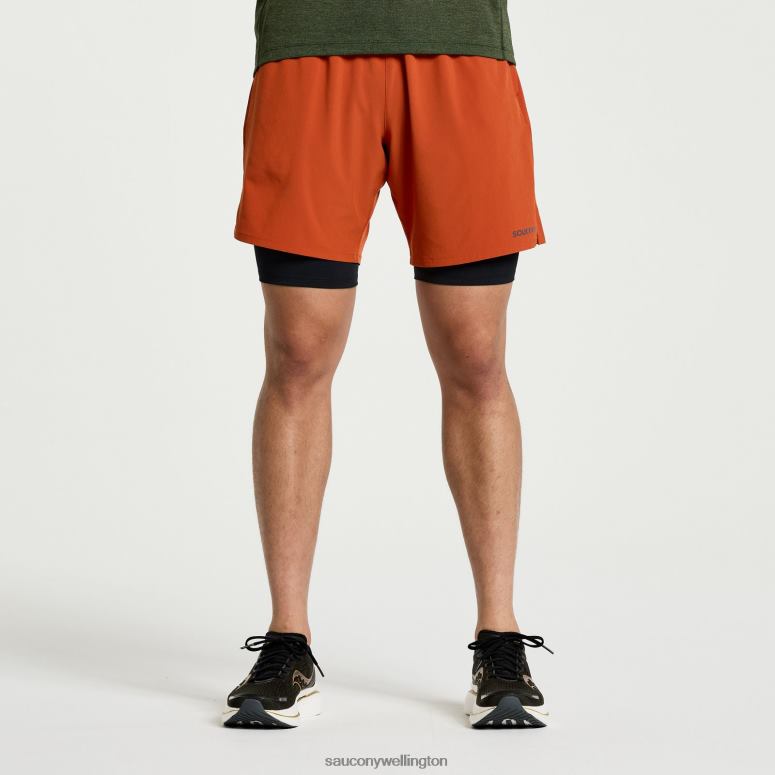 Saucony Men Outpace 7 2-in-1 Short Lava 0066X390