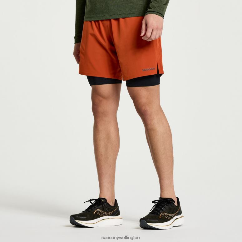 Saucony Men Outpace 7 2-in-1 Short Lava 0066X390