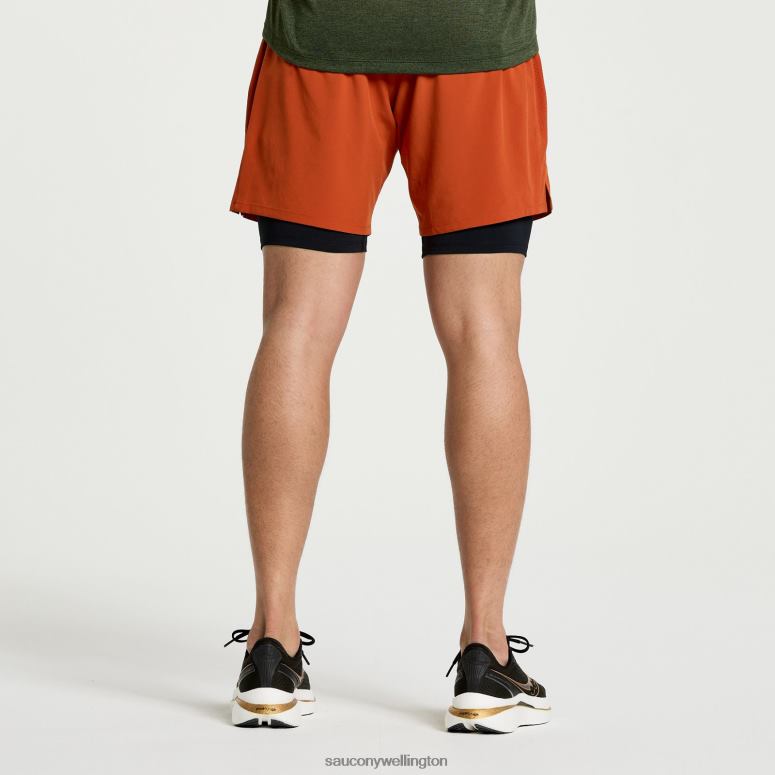 Saucony Men Outpace 7 2-in-1 Short Lava 0066X390