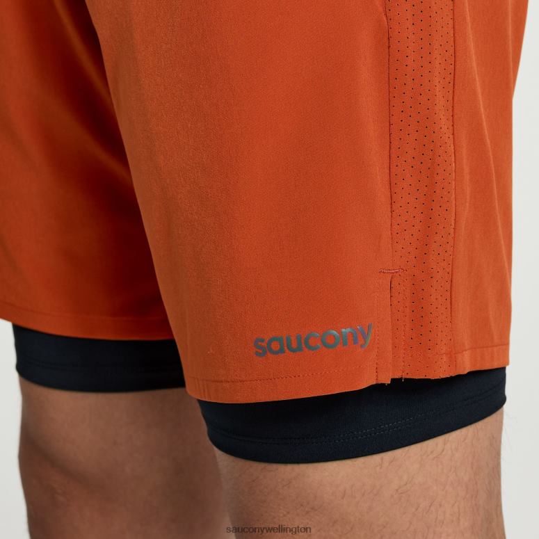 Saucony Men Outpace 7 2-in-1 Short Lava 0066X390