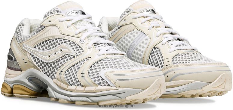 Saucony X Men Highsnobiety ProGrid Triumph 4 Cream White 0066X289